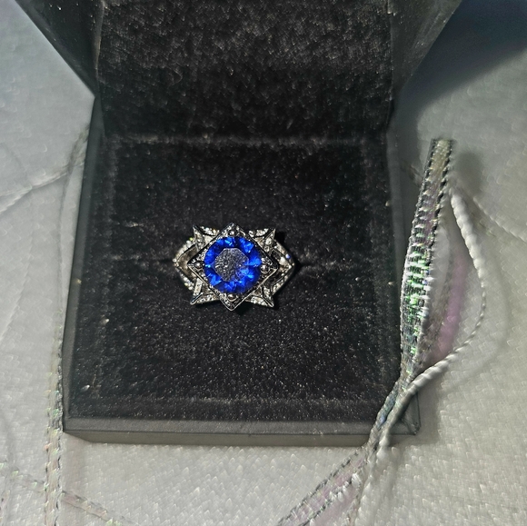 **SOLD** 𝐿𝑜𝑡𝑢𝑠 𝑅𝑖𝑛𝑔 - Picture 4 of 4